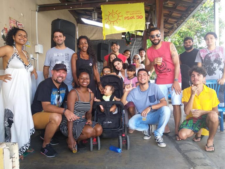 Psol faz política e arte na laje com petistas e verdes