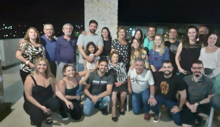 Adorável e cheia de amigos, Dona Alice Rajão faz 95 anos