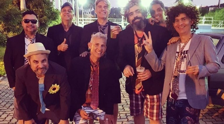 Como Paul Mccartney, The Fhuntos faz aparição-relâmpago na Praça da Estação