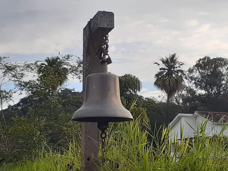 Ladrão entra na Fazenda Modelo e rouba sino histórico