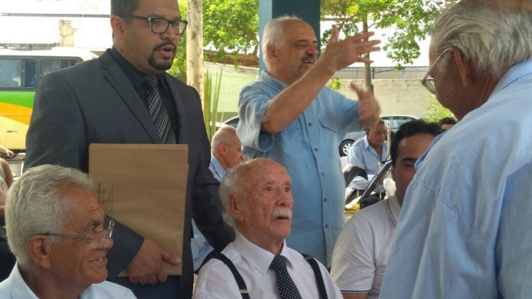 O capitao da banda morre aos 104 anos