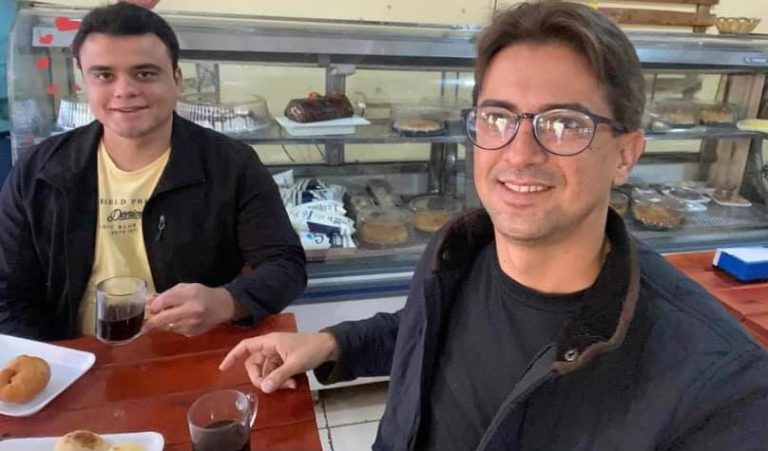 Café com conversa, pão de queijo e política