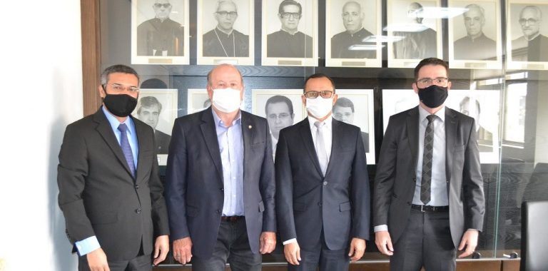 Convênio entre FPL Educacional e Amagis vai capacitar gestores de instituições judiciais