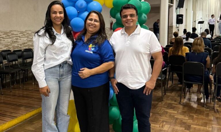 Encontro debate apoio às famílias de autistas