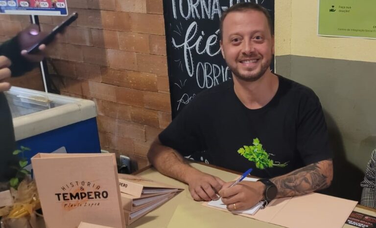 Um livro de receitas e histórias