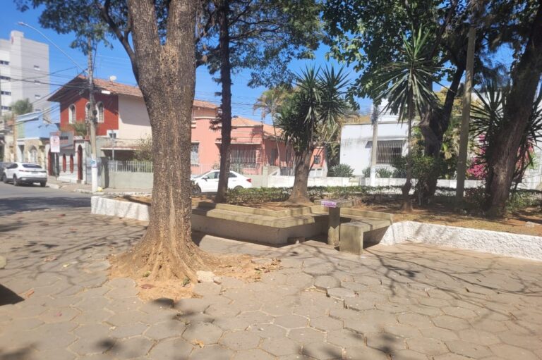 Que cidade é esta em que as praças são um perigo?