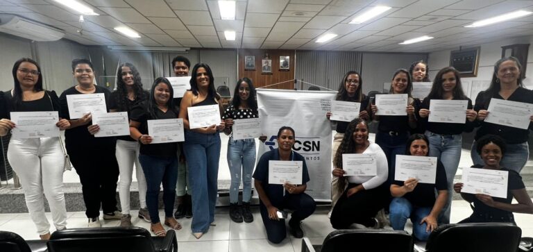 CSN forma primeira turma de operadoras de empilhadeira