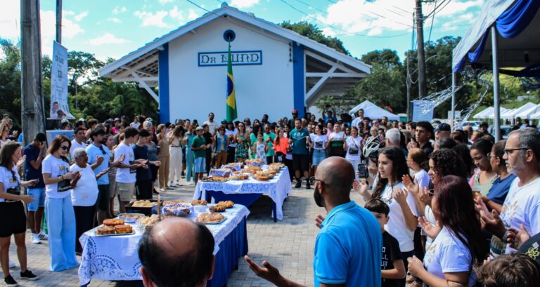 Dr. Lund faz bela festa para comemorar seus 130 anos
