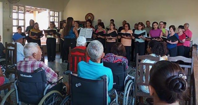 Coral Luiz Gonzaga comemora 15 anos e canta em toda a cidade