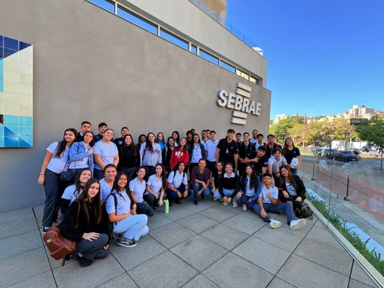 Estudantes da Escola de Formação Gerencial da FPL participam do Conexão Empreendedora