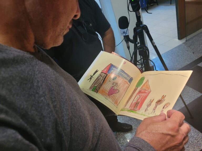 Pequenos autores lançam livro na Câmara Municipal