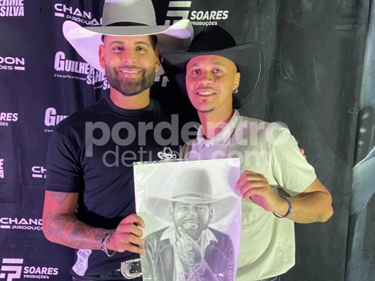 Artista de Pedro Leopoldo presenteia Guilherme Silva com desenho feito à mão