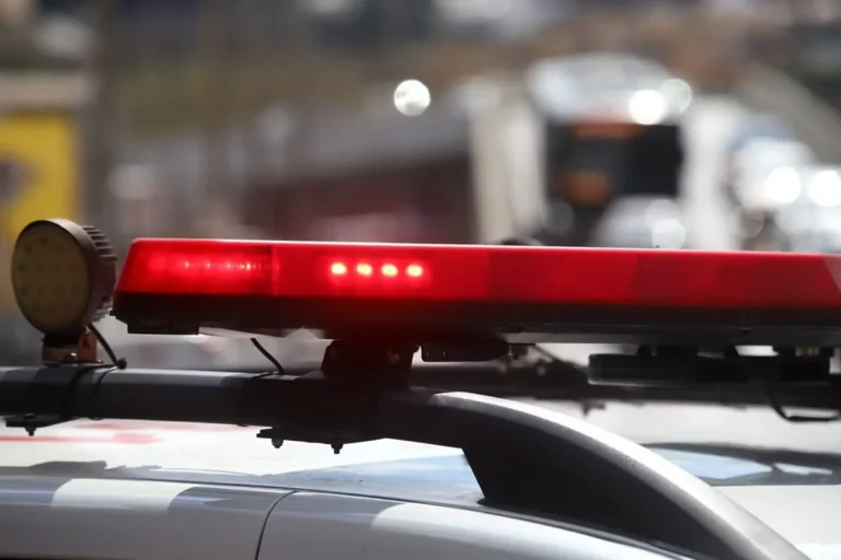 Três são presos por tráfico de drogas e arma é apreendida em Pedro Leopoldo